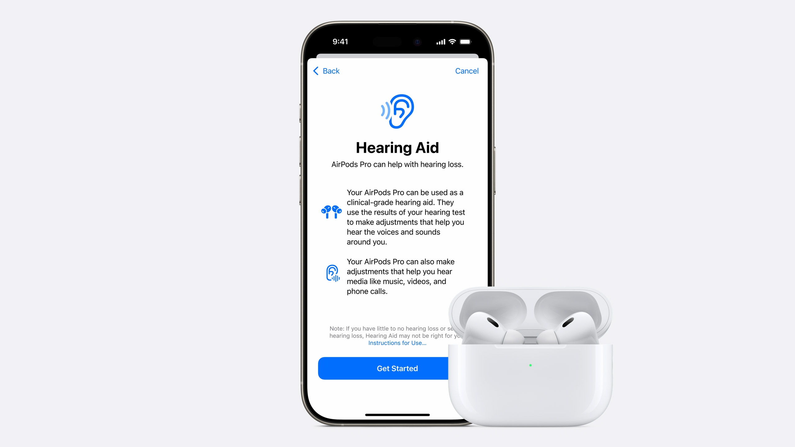 iPhone-Bildschirm mit Anzeige der AirPods Pro 2-Hörgerätefunktion, mit AirPods Pro-Hülle